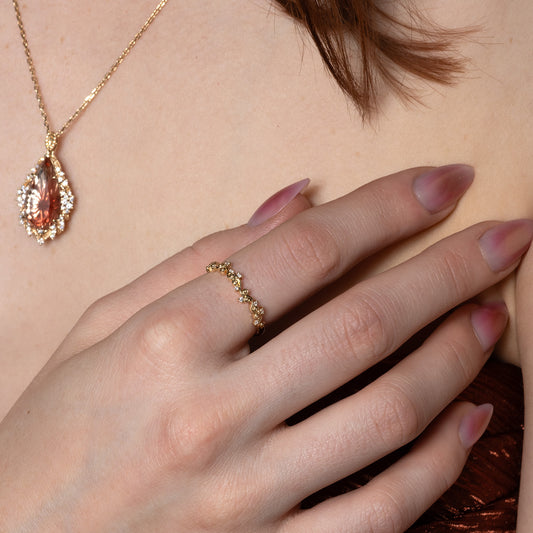 Modern Filigree Band in 14k Gold