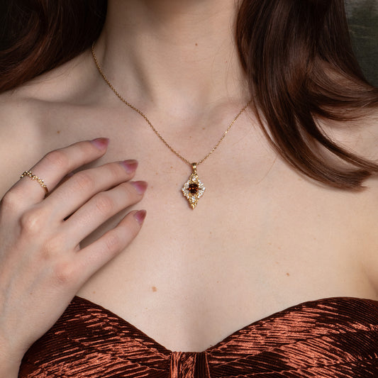 Empressa Necklace in 18K Gold with Chocolate Sapphire