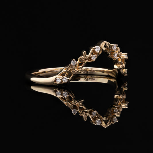 Arwen Contour Band in 14K Gold