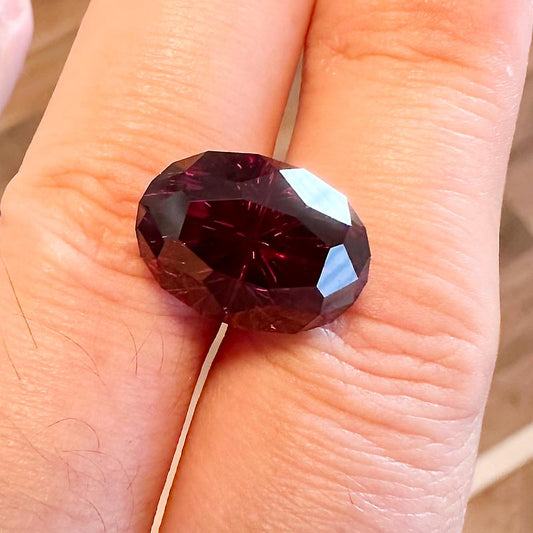 14.25cts Rhodolite Garnet Starbrite™ Cut Oval